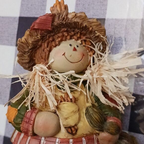 Seasonal Set of 2 Scarecrow Ceramic Shelf Sitter Figurines - Picture 6 of 7